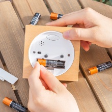 得力18510堿性5號(hào)電池5粒撕卡裝(黑)