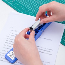 得力0434旋轉(zhuǎn)訂書機(藍)